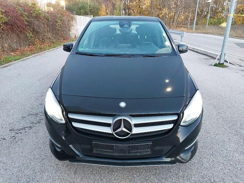 Gebraucht Mercedes B200 136 PS (100 kW) 2016 Schwarz Van / Kleinbus