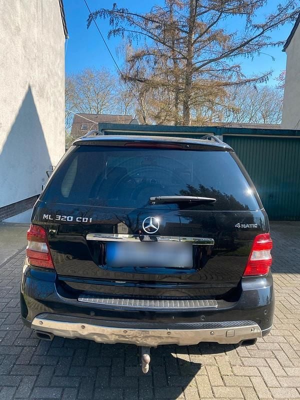 Gebraucht Mercedes ML320 224 PS (164 kW) 2008 Schwarz SUV