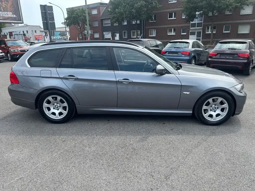 Gebraucht BMW 325 Sport Line 218 PS (160 kW) 2012 Grau Kombi