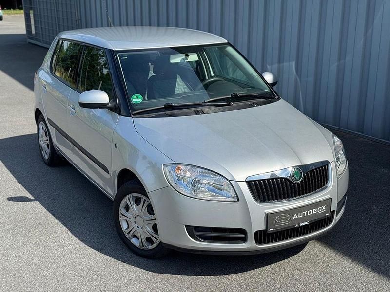 Silber Gebraucht 2007 Skoda Fabia Ambiente Limousine | 3.499 € (Fairer Preis) - Bild 1/4