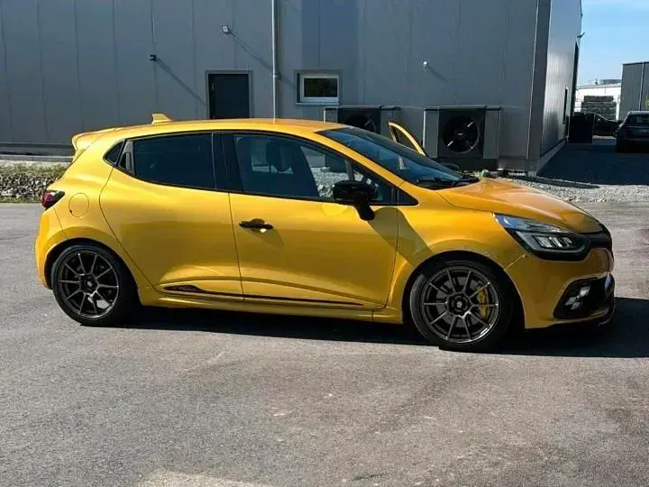 Gebraucht Renault Clio IV Trophy 220 PS (161 kW) 2016 Gelb Kleinwagen