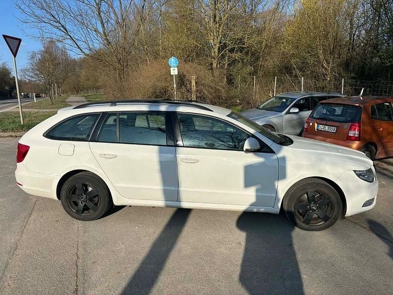 Gebraucht Skoda Superb Active 125 PS (91 kW) 2013 Weiß Kombi