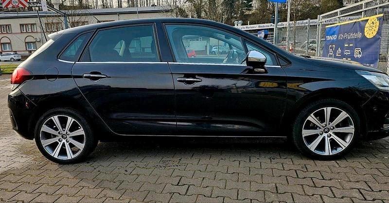 Gebraucht Citroën C4 130 PS (95 kW) 2016 Schwarz Kleinwagen
