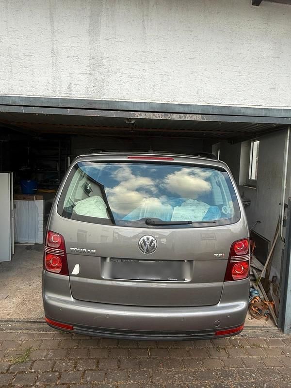 Braun Gebraucht 2009 VW Touran Van / Kleinbus | 3.600 € (Fairer Preis) - Bild 1/4