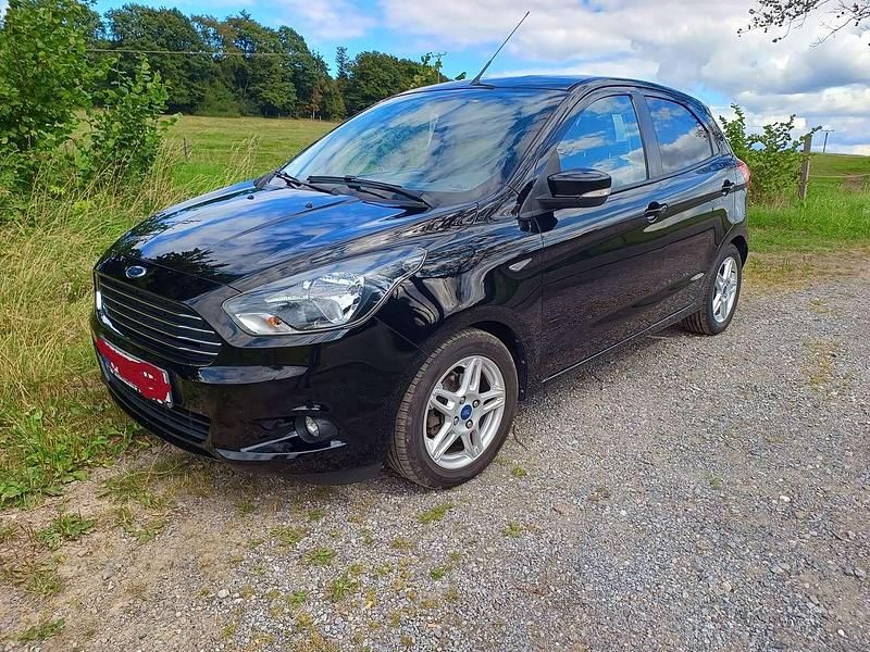 Schwarz Gebraucht 2017 Ford Ka Plus Cool & Sound Edition Kleinwagen | 6.899 € (Fairer Preis) - Bild 1/4