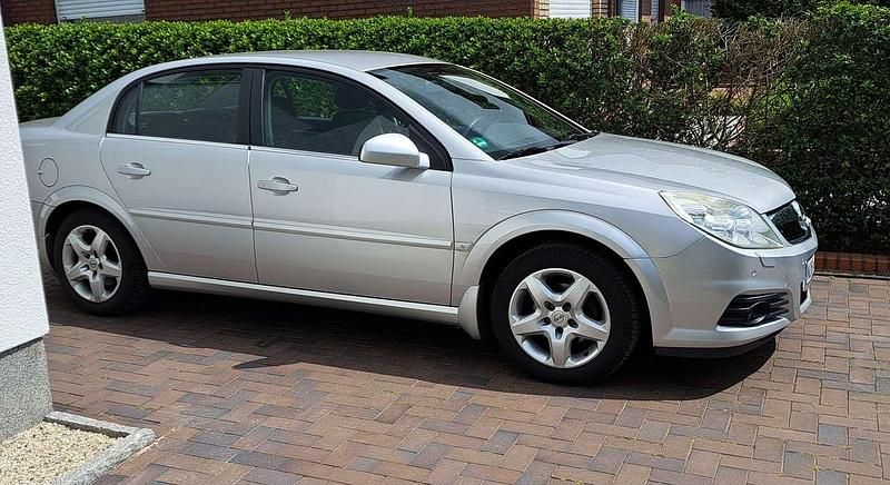 Silber Gebraucht 2005 Opel Vectra Edition Limousine | 2.800 € (Etwas zu teuer) - Bild 1/4