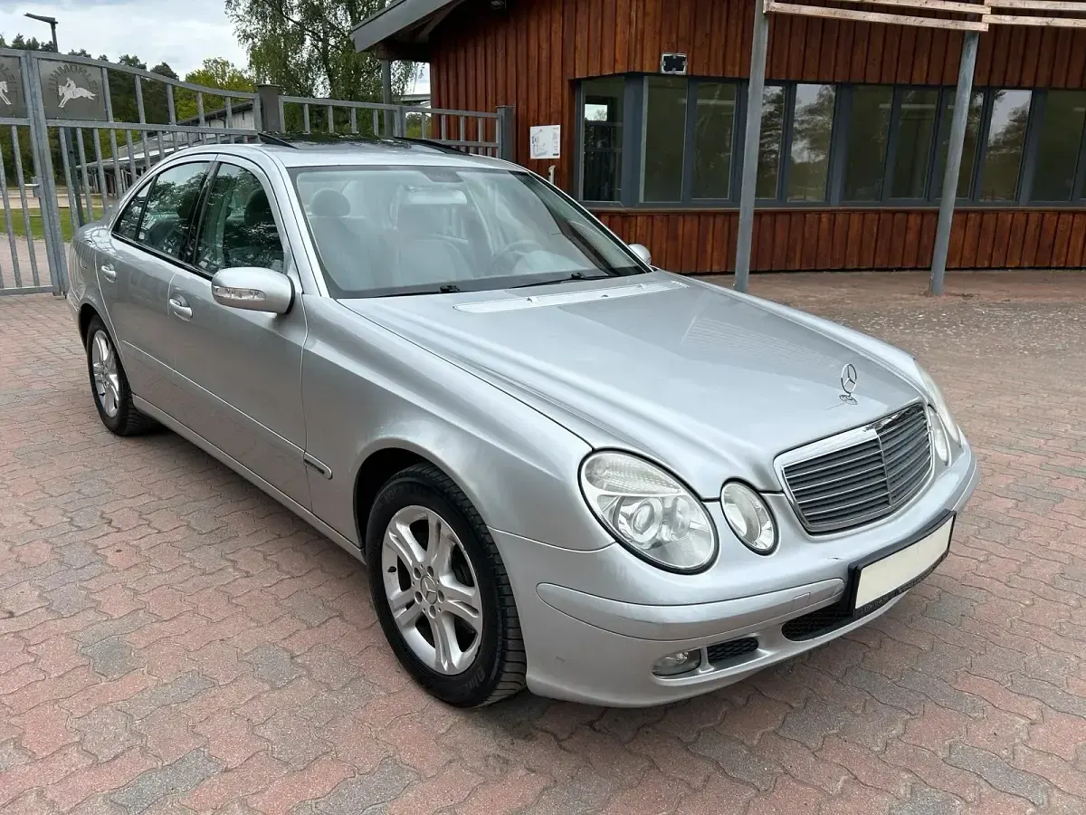 Gebraucht Mercedes E240 177 PS (130 kW) 2005 Silber Limousine