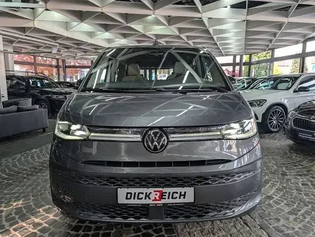 Używany VW Multivan Life 150 KM (110 kW) 2023 Szary Minivan