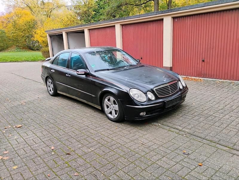 Schwarz Gebraucht 2002 Mercedes E270 Limousine | 1.500 € (Superpreis) - Bild 1/4