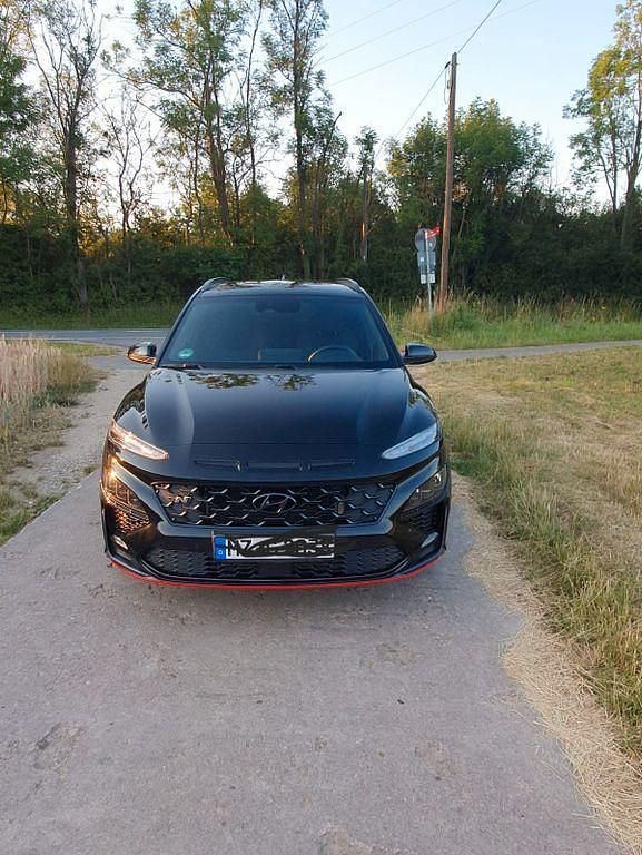 Schwarz Gebraucht 2023 Hyundai Kona SUV | 30.990 € (Teuer) - Bild 1/4