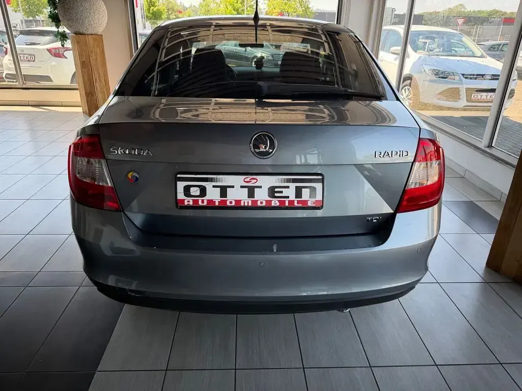 Gebraucht Skoda Rapid Ambition 105 PS (77 kW) 2012 Grau Kleinwagen