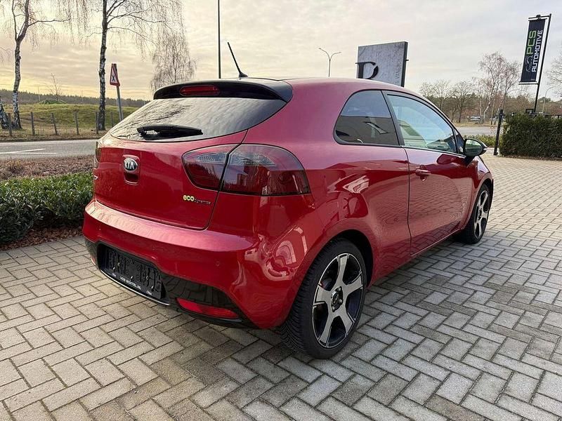 Gebraucht Kia Rio 84 PS (61 kW) 2011 Rot Limousine