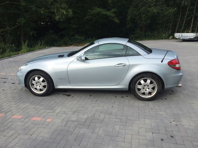Grau metallic Gebraucht 2007 Mercedes SLK200 Edition Cabrio | 6.250 € (Superpreis) - Bild 1/4
