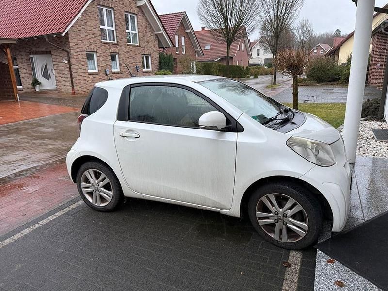 Gebraucht Toyota iQ 98 PS (72 kW) 2011 Weiß Kleinwagen