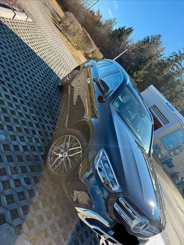 Gebraucht Mercedes GLC300e 320 PS (235 kW) 2021 Schwarz SUV