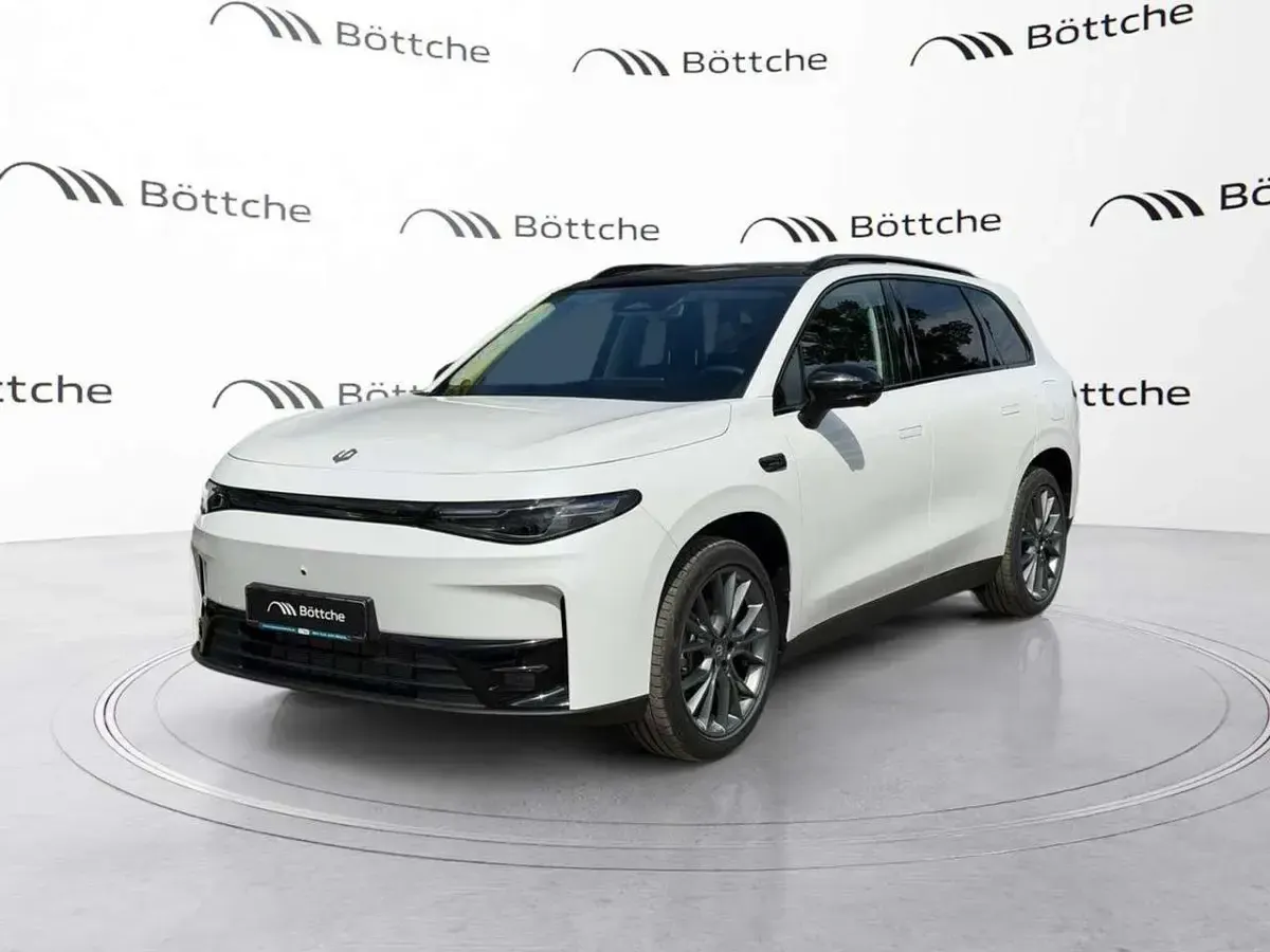Gebraucht Leapmotor C10 215 PS (158 kW) 2026 Light white SUV