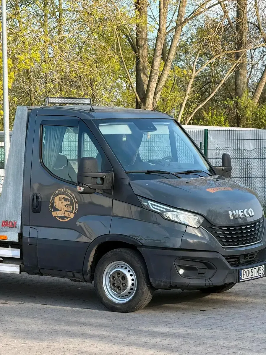 Gebraucht Iveco Daily 180 PS (132 kW) 2021 Silber Limousine