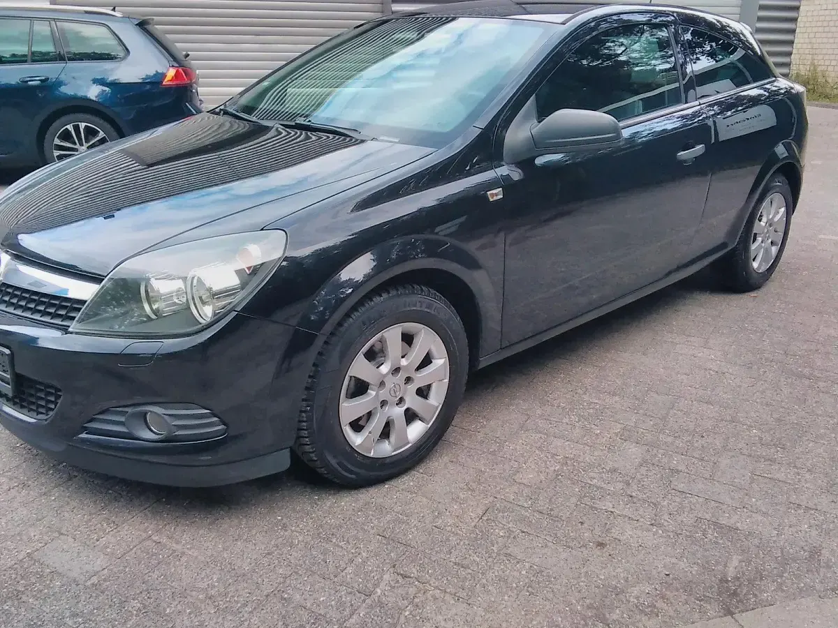 Gebraucht Opel Astra 116 PS (85 kW) 2009 Schwarz Coupé