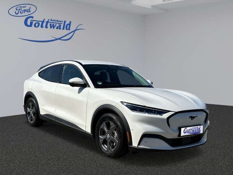 Starweiß metallic Gebraucht 2022 Ford Mustang Mach-E SUV | 34.490 € (Superpreis) - Bild 1/4