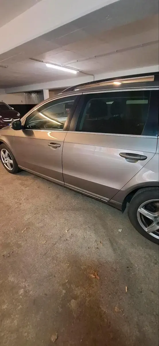 Gebraucht VW Passat 140 PS (102 kW) 2011 Gold Kombi