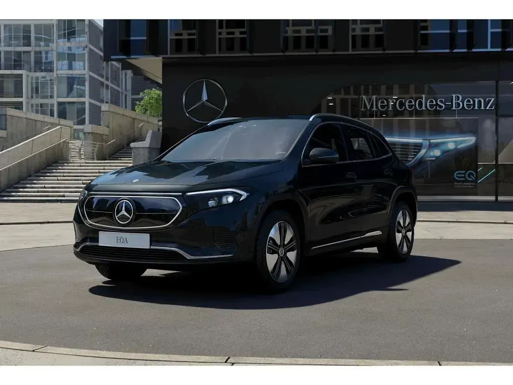 Gebraucht Mercedes EQA300 Advanced 167 kW (228 PS) 2023 Schwarz SUV