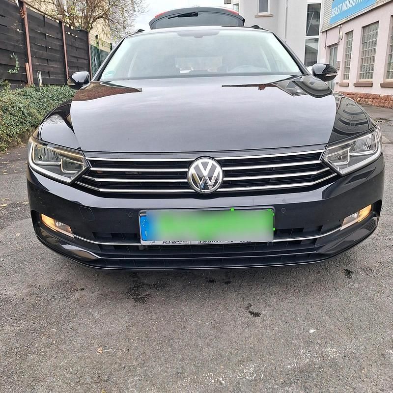 Schwarz Gebraucht 2018 VW Passat Comfortline Kombi | 13.500 € (Guter Preis) - Bild 1/4