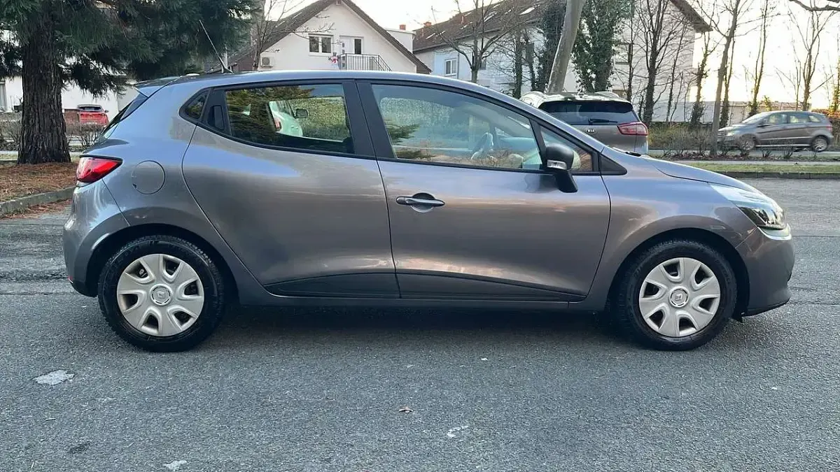Gebraucht Renault Clio Expression 73 PS (53 kW) 2015 Grau cassiopee Kleinwagen