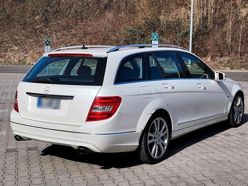 Gebraucht Mercedes C300 235 PS (172 kW) 2011 Weiß Kombi
