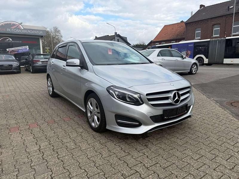 Gebraucht Mercedes B200 156 PS (114 kW) 2015 Silber Van / Kleinbus