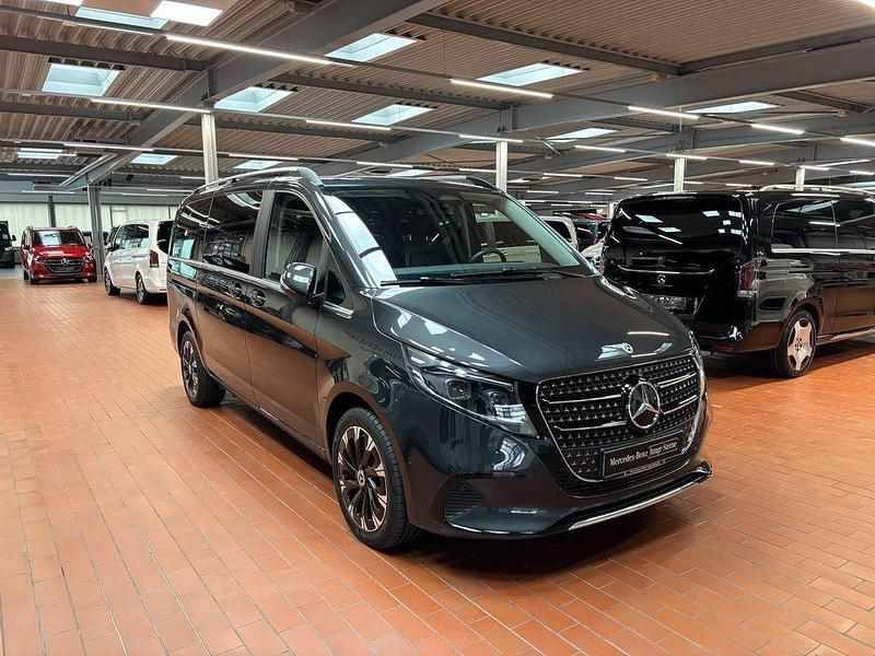 Gebraucht Mercedes V300 237 PS (174 kW) 2025 Grau Van / Kleinbus