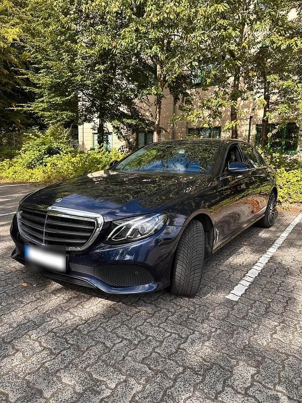 Gebraucht Mercedes E220 194 PS (142 kW) 2016 Blau Limousine