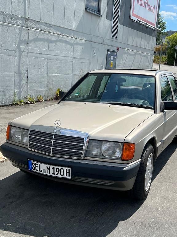Beige Gebraucht 1989 Mercedes 190 Limousine | 2.900 € - Bild 1/4