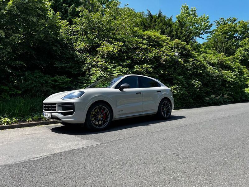 Grau Gebraucht 2024 Porsche Cayenne SUV | 165.250 € - Bild 1/4