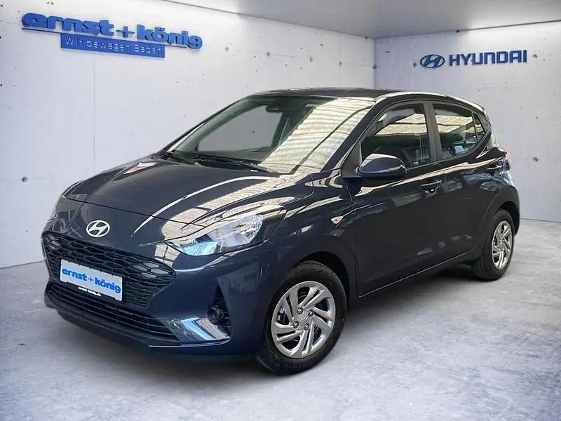 Grau Gebraucht 2025 Hyundai i10 Select Kleinwagen | 15.890 € (Fairer Preis) - Bild 1/4