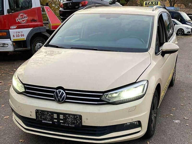 Beige Gebraucht 2022 VW Touran Van / Kleinbus | 9.800 € (Superpreis) - Bild 1/4