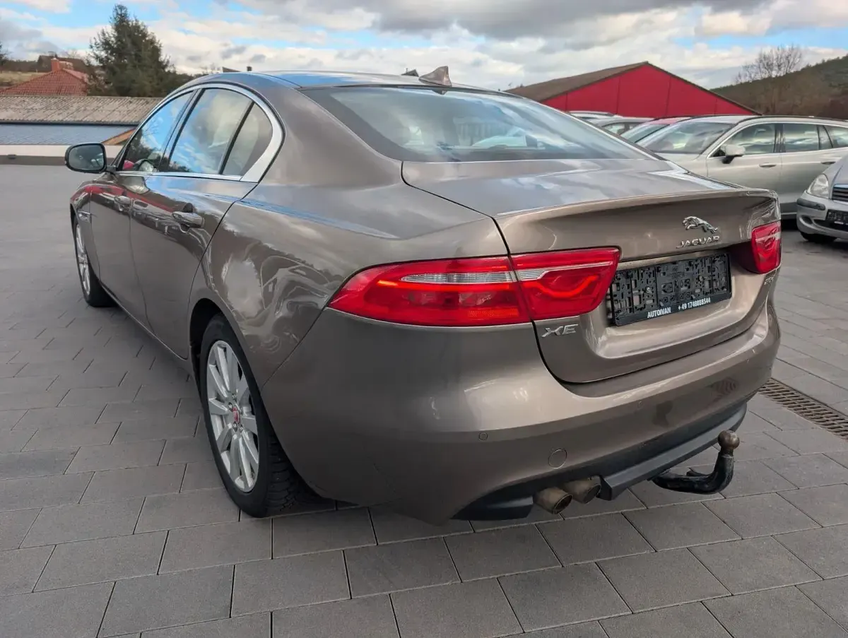 Gebraucht Jaguar XE Prestige 179 PS (131 kW) 2015 Grau Limousine