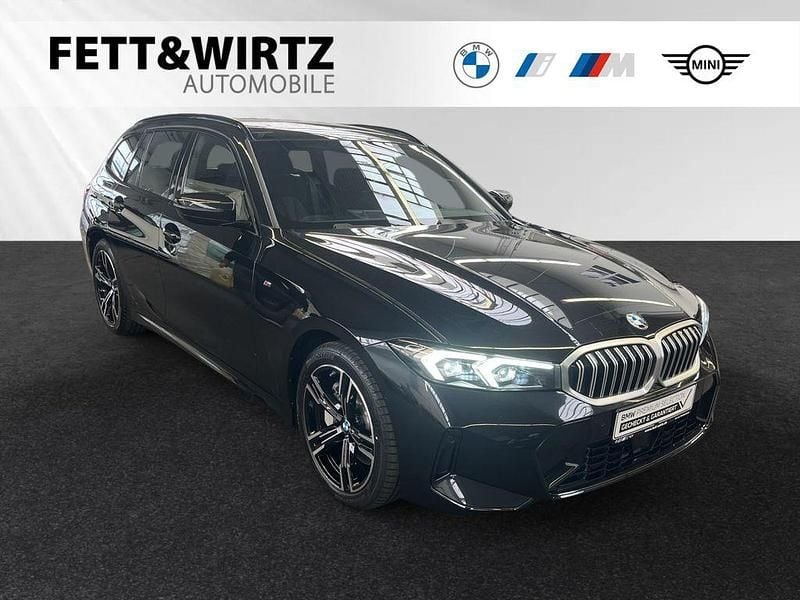 Saphirschwarz metallic Gebraucht 2024 BMW 330 Efficient Dynamics Kombi | 38.380 € (Superpreis) - Bild 1/3