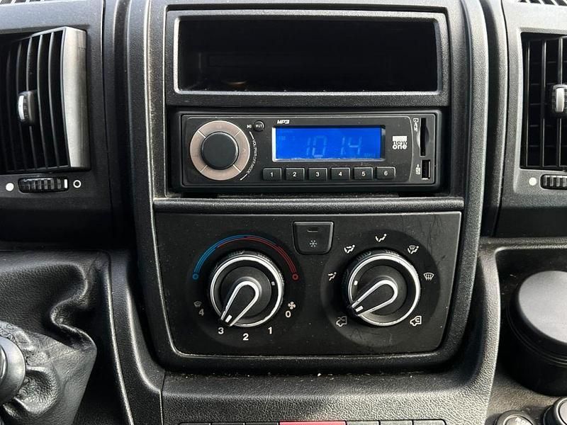 Second-hand Citroën Jumper 110 CP (80 kW) 2012 Argintiu Monovolum