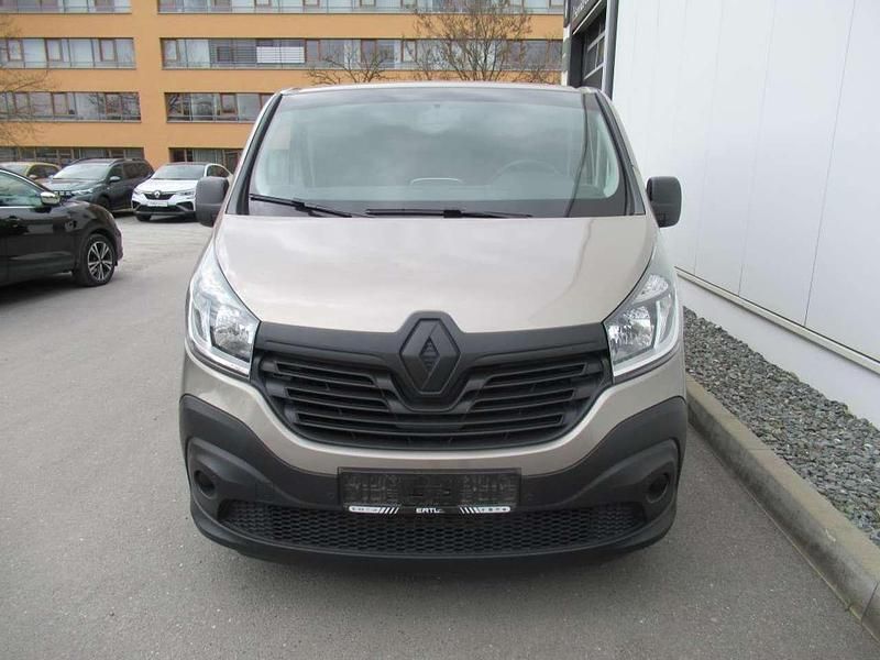 Gebraucht Renault Trafic Expression 121 PS (88 kW) 2018 Beige Van / Kleinbus