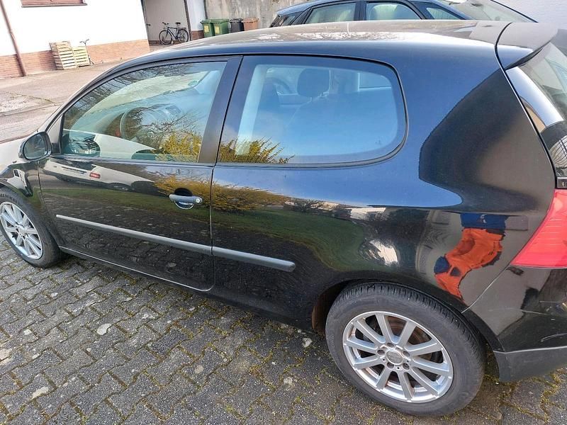 Gebraucht VW Golf IV 75 PS (55 kW) 2005 Schwarz Kleinwagen