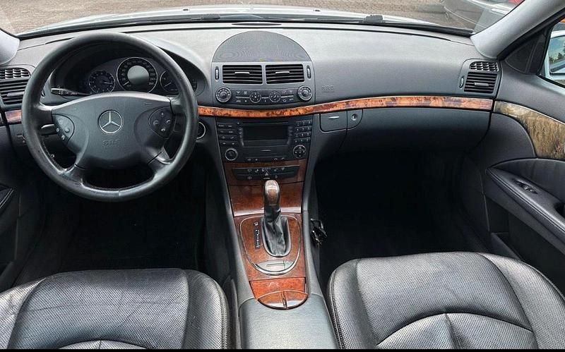 Gebraucht Mercedes E220 150 PS (110 kW) 2004 Silber Kombi
