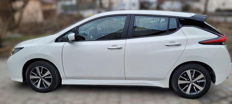 Gebraucht Nissan Leaf Acenta 110 kW (150 PS) 2021 Weiß Kleinwagen
