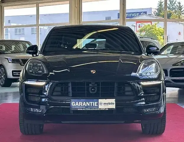 Gebraucht Porsche Macan Turbo Chrono 400 PS (294 kW) 2017 Tiefschwarzmetallic SUV