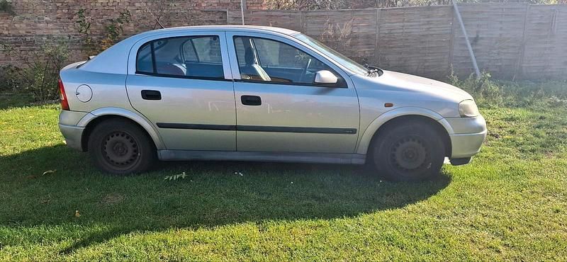 Grau Gebraucht 1998 Opel Astra Limousine | 600 € (Superpreis) - Bild 1/3