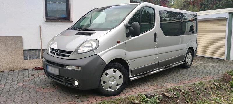 Silber Gebraucht 2005 Opel Vivaro Van | 4.700 € (Fairer Preis) - Bild 1/4