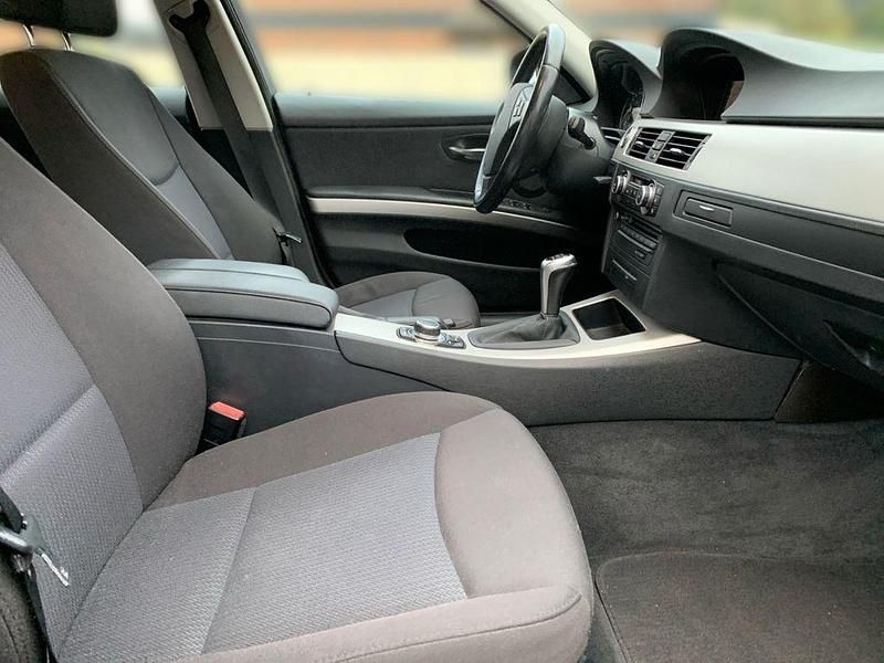 Gebraucht BMW 320 Comfort Edition 170 PS (125 kW) 2009 Blau Kombi