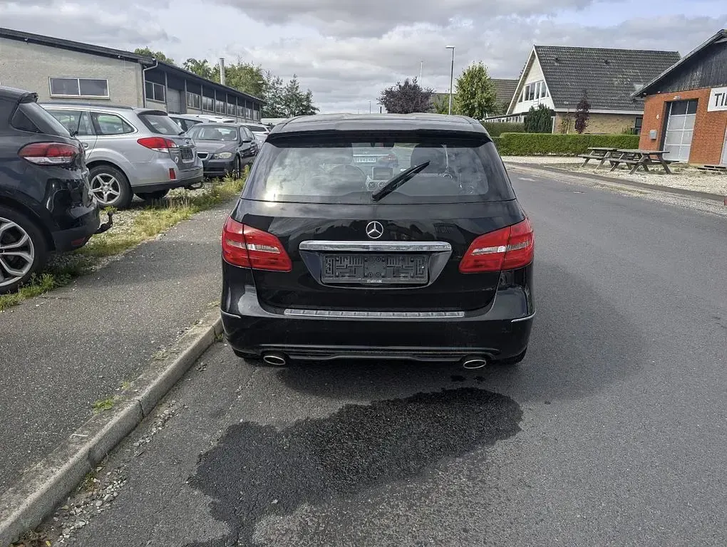 Gebraucht Mercedes B180 Edition 109 PS (80 kW) 2013 Schwarz Kleinwagen