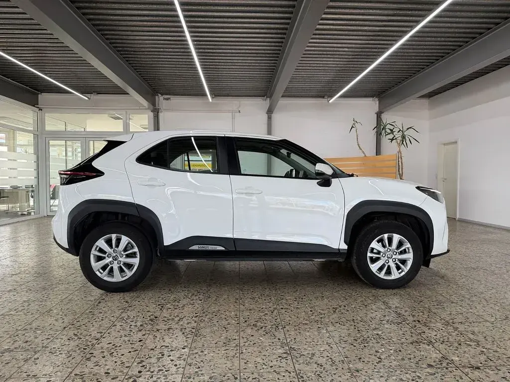Gebraucht Toyota Yaris Cross 92 PS (67 kW) 2023 Weiß SUV