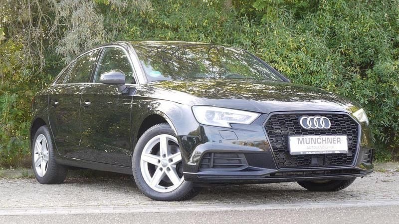 Schwarz Gebraucht 2019 Audi A3 Comfort Limousine | 14.999 € (Guter Preis) - Bild 1/4