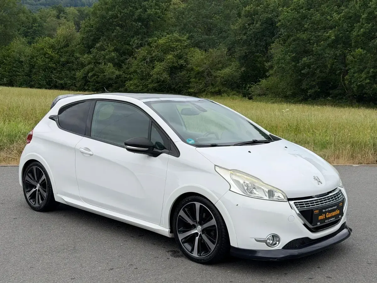 Gebraucht Peugeot 208 120 PS (88 kW) 2013 Weiß Kleinwagen